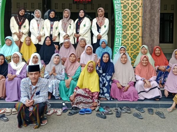 Pengajian Ibu - Ibu Muslimat setiap hari Minggu
