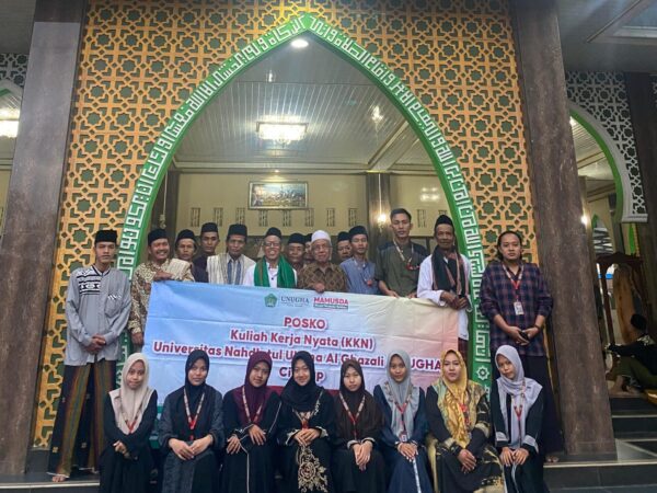 PERKENALAN MAHASISWA KKN UNUGHA CILACAP DIMASJID BAITUN NUR PAHONJEAN
