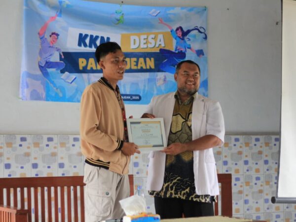 Seminar Penyuluhan Kesehatan dan Nilai Kesetaraan di Desa Pahonjean